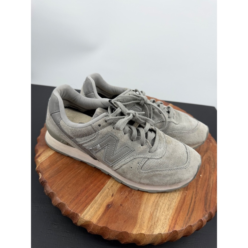 New Balance 696 Sneaker Womens 7 Grey Suede Perforated Low Top WL696WPG